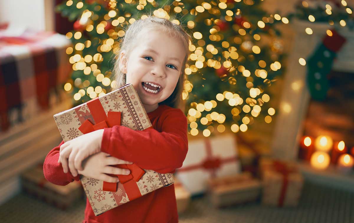Recomendaciones para regalar en Navidad a un niño, según la edad