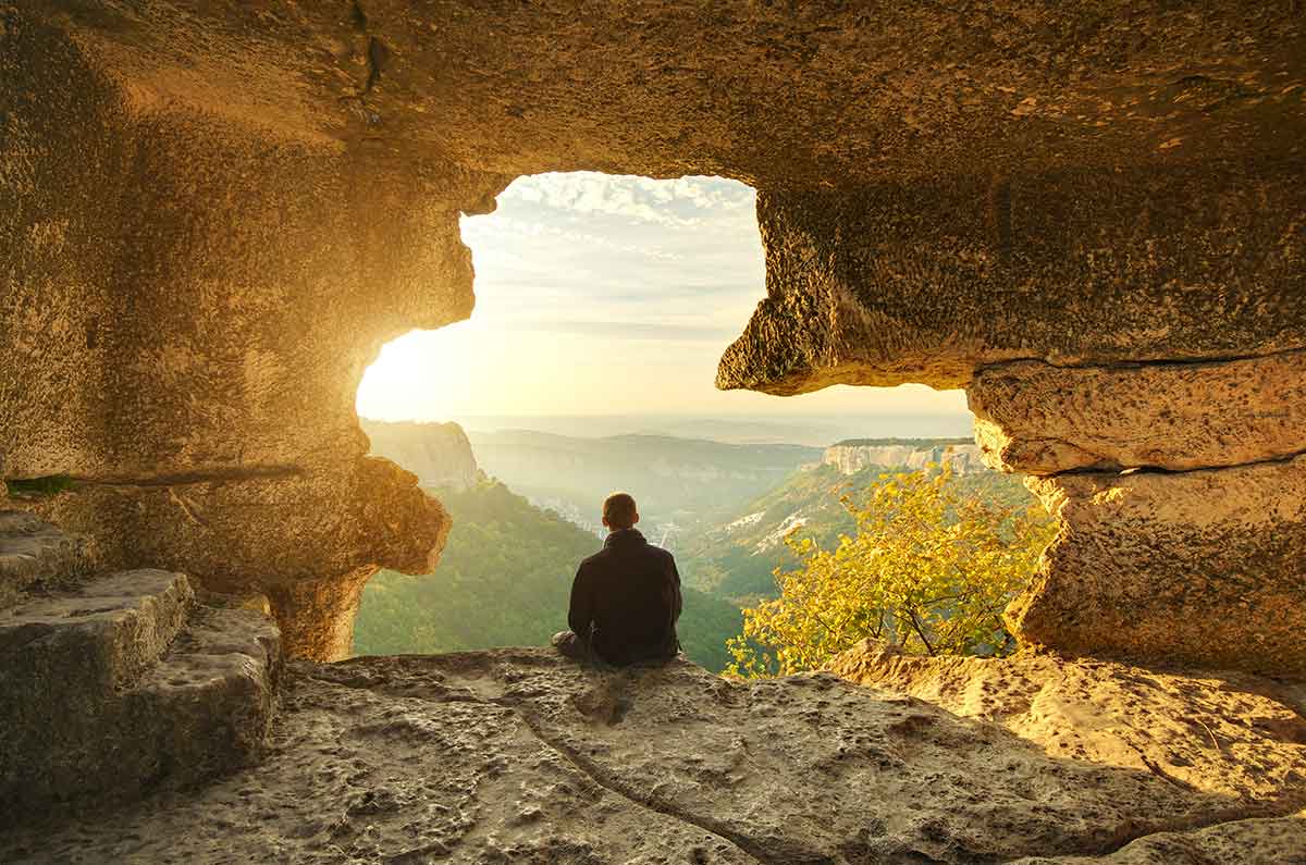 El mito de la caverna de Platón: qué es y qué implica